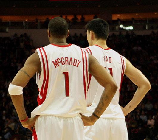 至少一名空 至少一名空